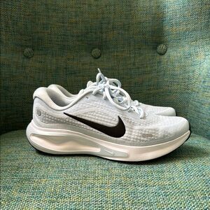 Women’s Nike Journey Run shoes size 8.5 light blue